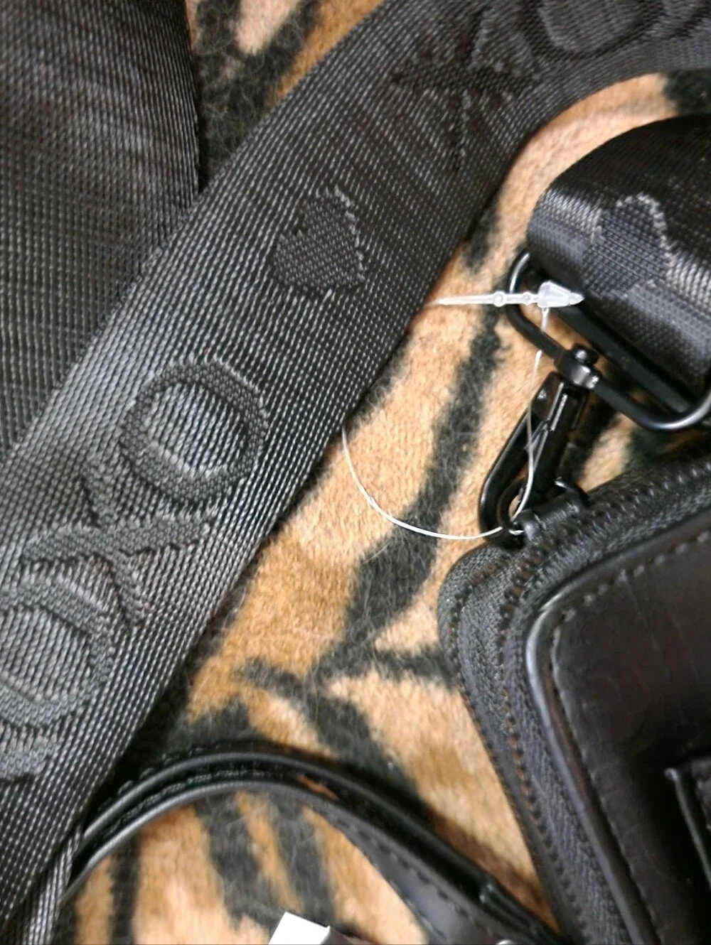 XOXO Black Crossbody Bag Wallet with Logo Strap New